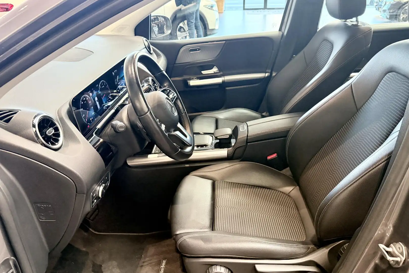 Mercedes-Benz B 180 Luxury Line | Verwarmde Zetels | Smartphone Integr Grau - 2
