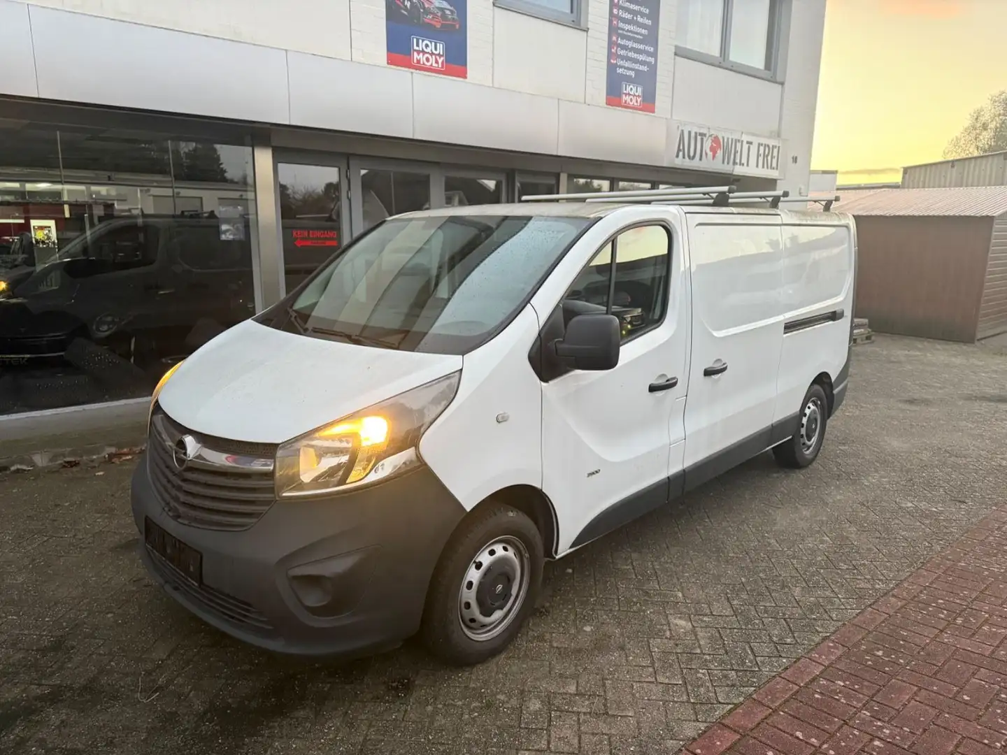 Opel Vivaro L2H1 3,0t Standheizung AHK 2x Schiebetür Blanc - 1