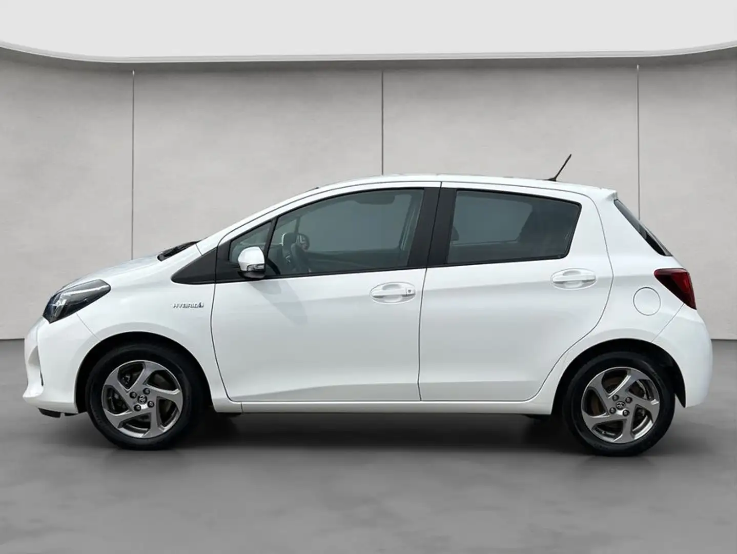 Toyota Yaris Hybrid 1.5 VVT-i Comfort Biały - 2