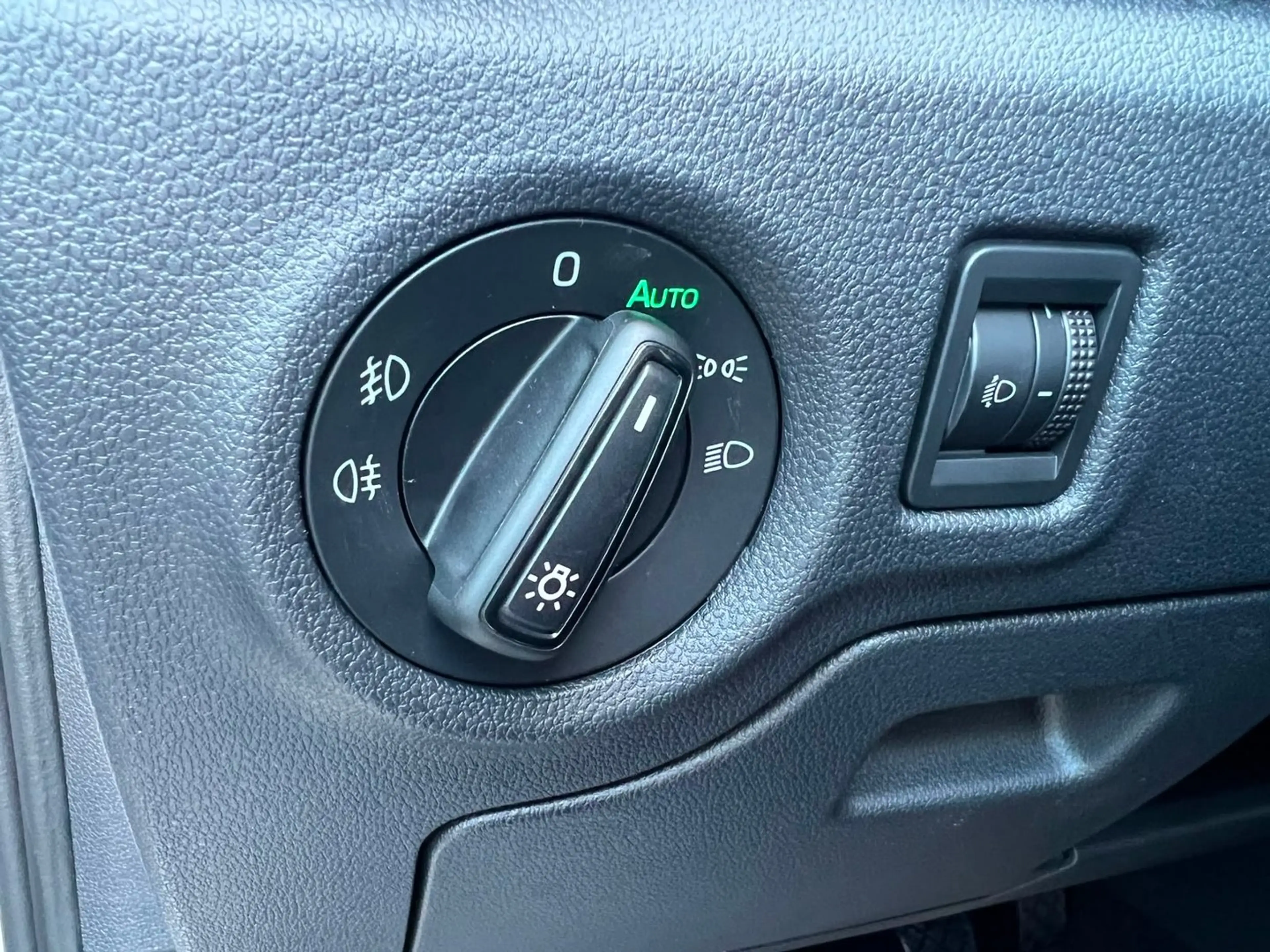 Skoda Fabia Essence TSI — photo 11