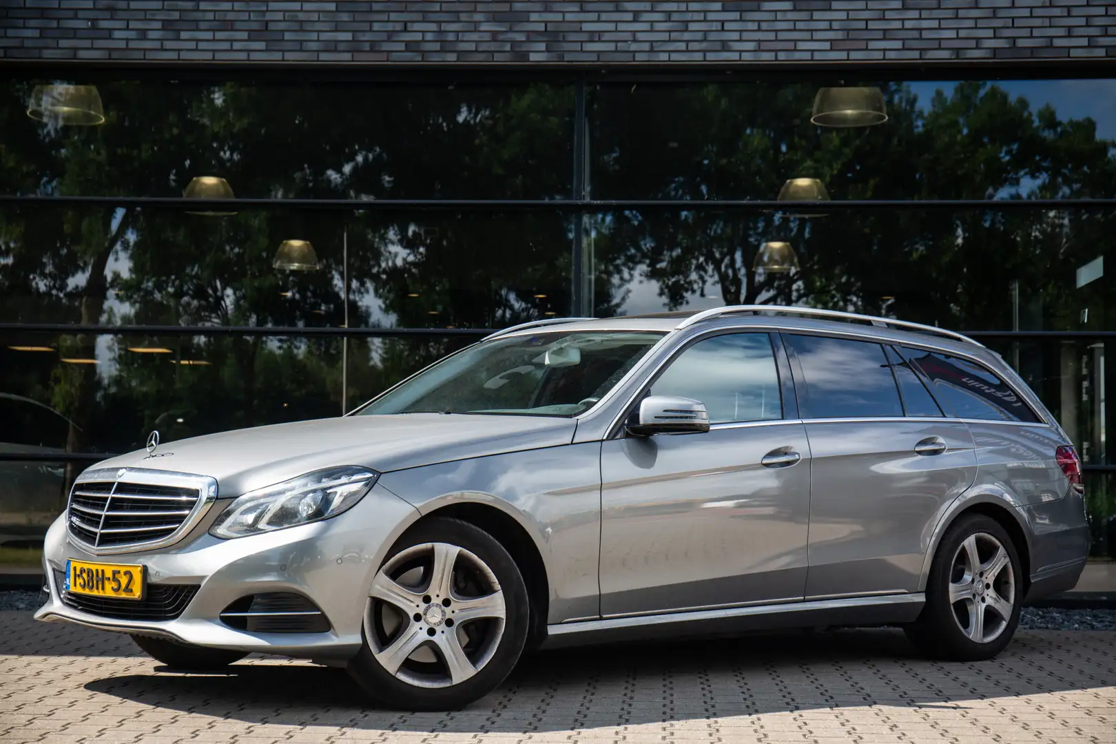 Mercedes-Benz E 250 Estate Prestige Elegance , Pano dak, Trekhaak, Lux Grijs - 1