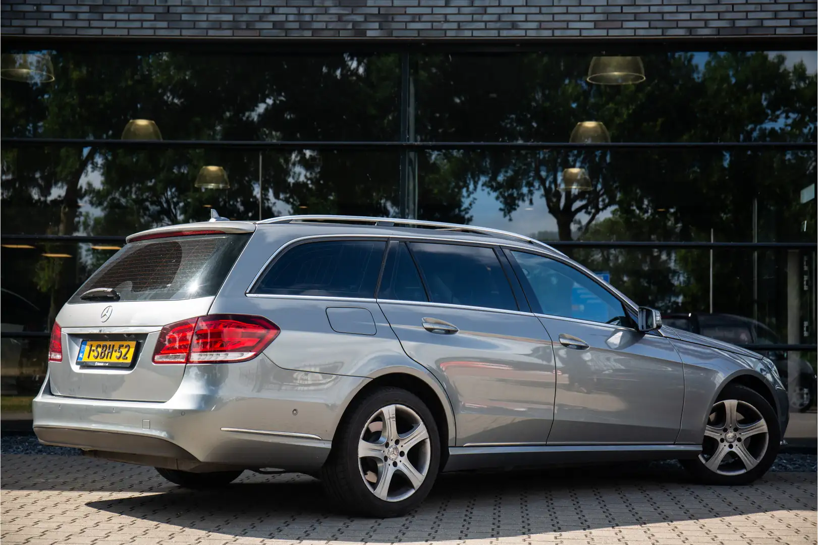 Mercedes-Benz E 250 Estate Prestige Elegance , Pano dak, Trekhaak, Lux Grijs - 2
