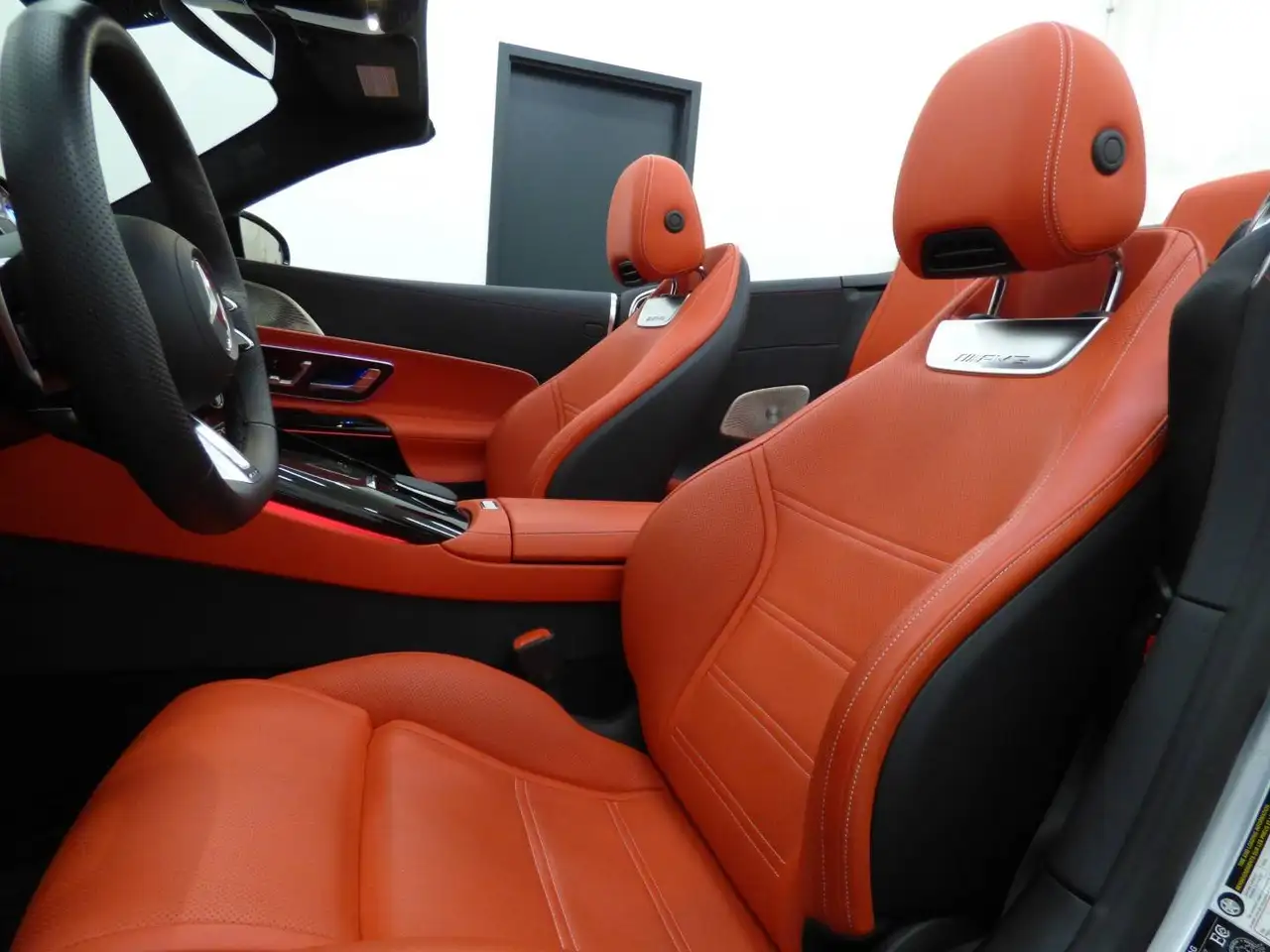 Mercedes-Benz SL снимка Mercedes-Benz SL