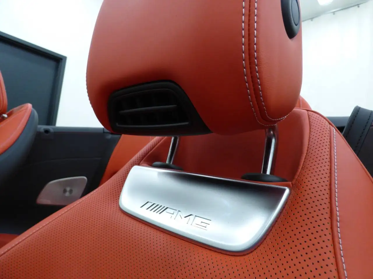 Mercedes-Benz SL снимка Mercedes-Benz SL