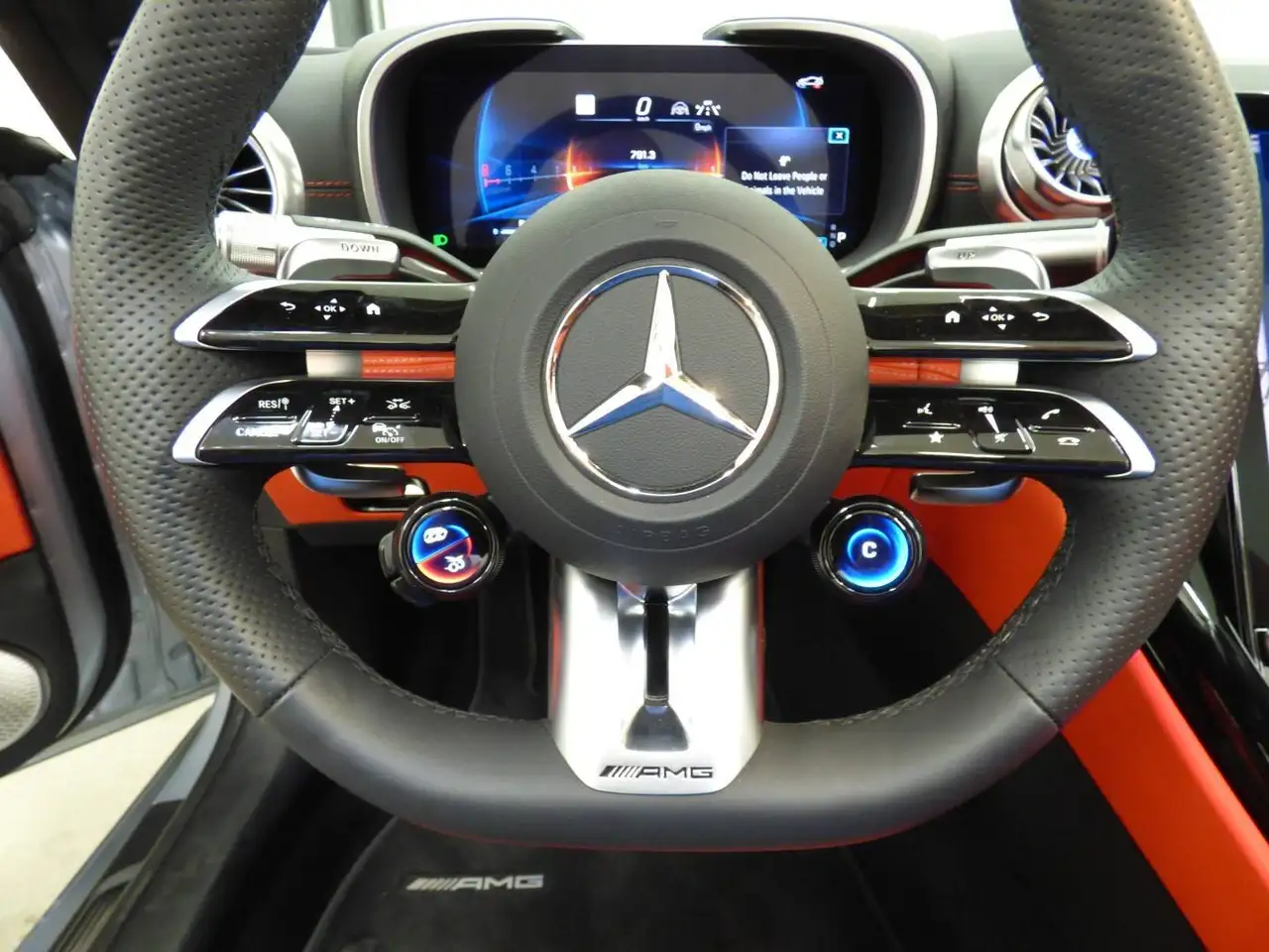 Mercedes-Benz SL снимка Mercedes-Benz SL