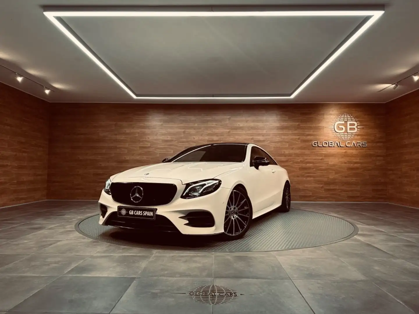 Mercedes-Benz E 400 Coupe d 4MATIC Blanco - 1