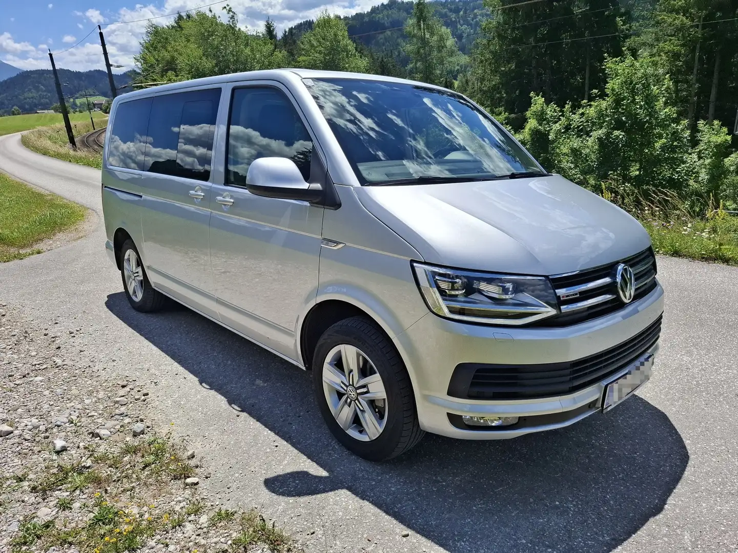 Volkswagen T6 Multivan Trendline 2,0 TDI 4Motion BMT Silber - 1