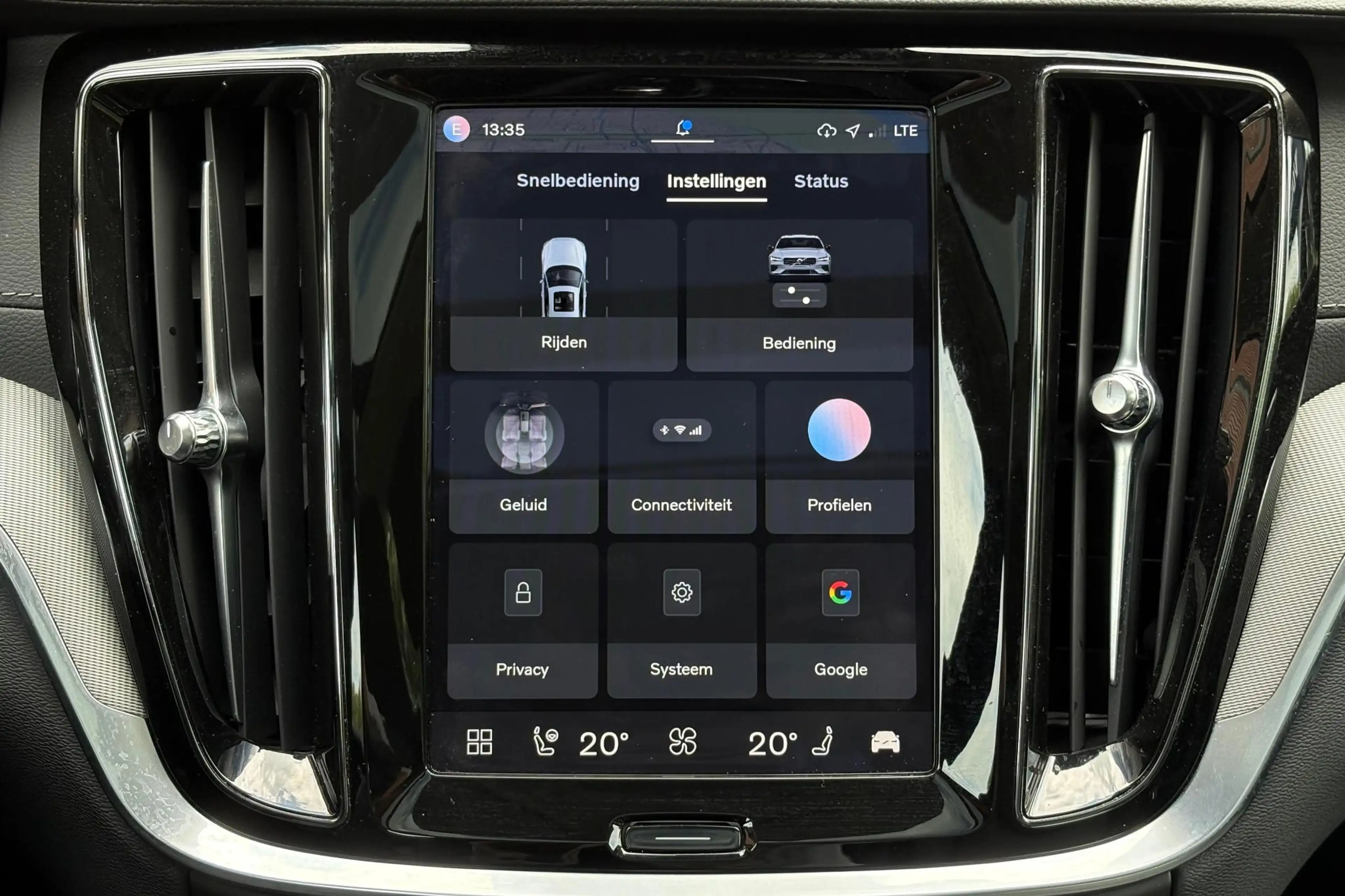 Volvo S60 Recharge T6 AWD Ultimate Dark | Panoramisch schuif — photo 13