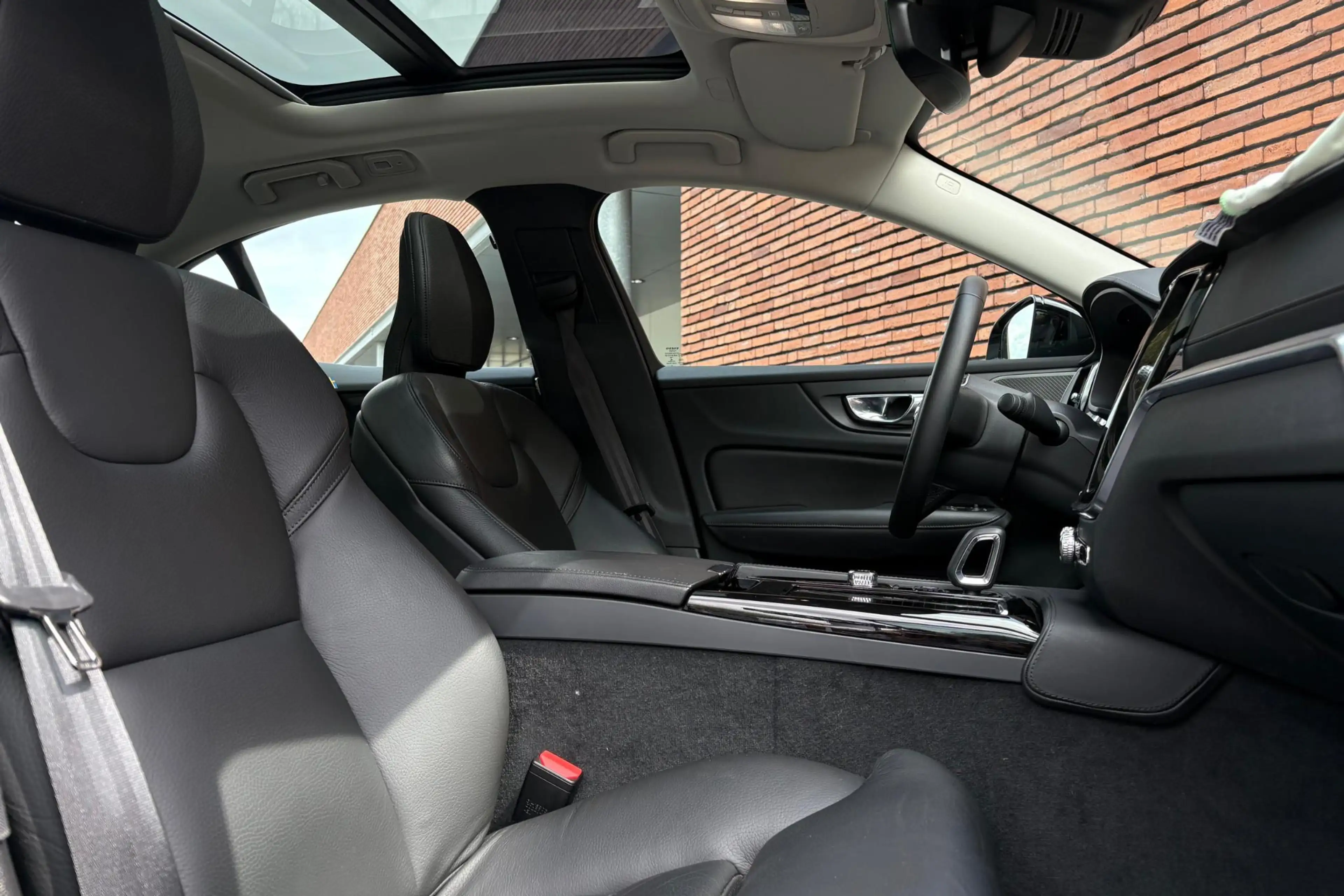 Volvo S60 Recharge T6 AWD Ultimate Dark | Panoramisch schuif — photo 3
