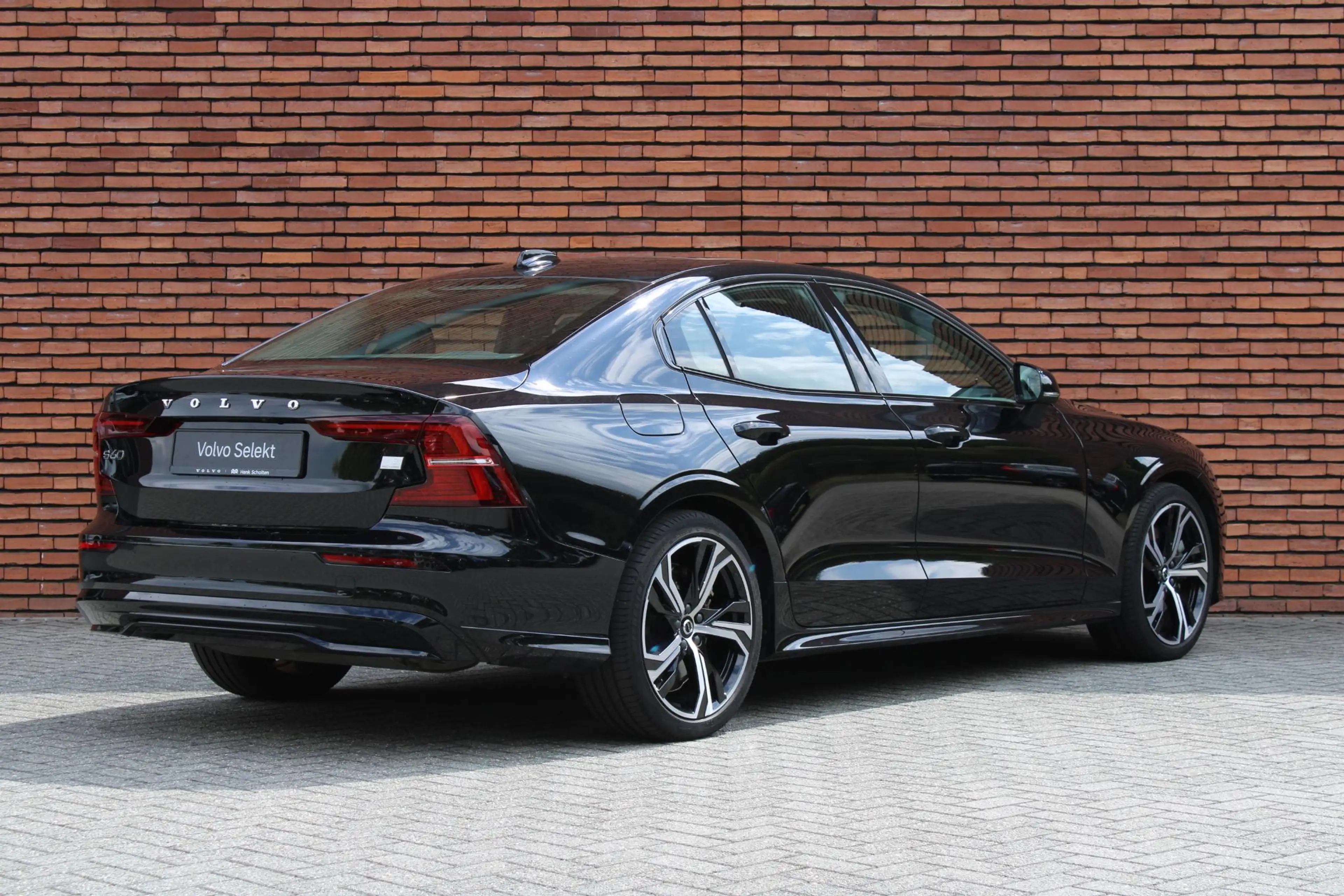 Volvo S60 Recharge T6 AWD Ultimate Dark | Panoramisch schuif — photo 2