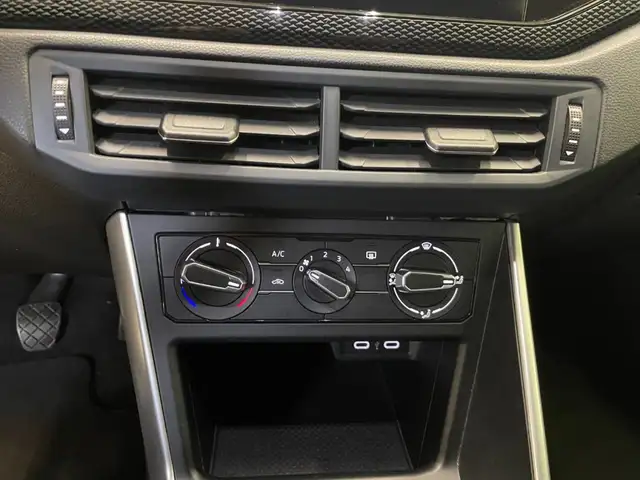 Volkswagen Taigo view 9