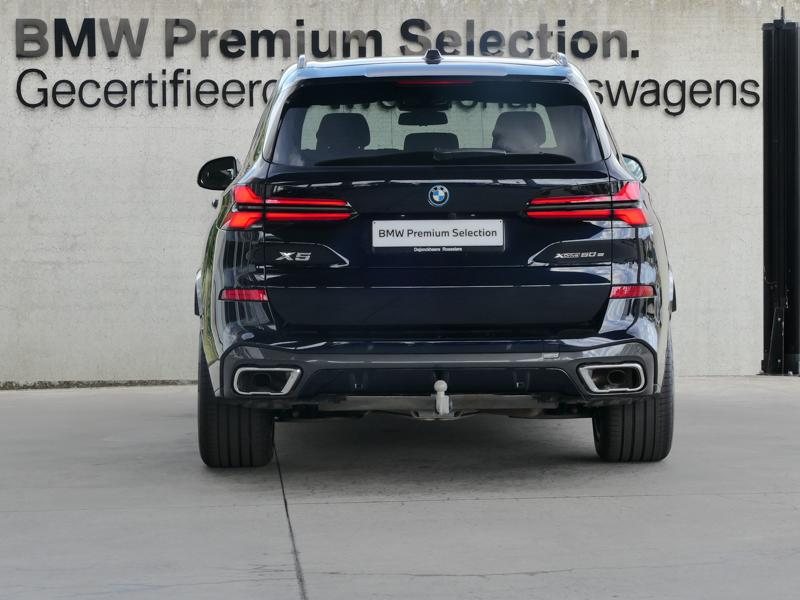 BMW X5 Understated spec. Fully loaded where it matters. — photo 4