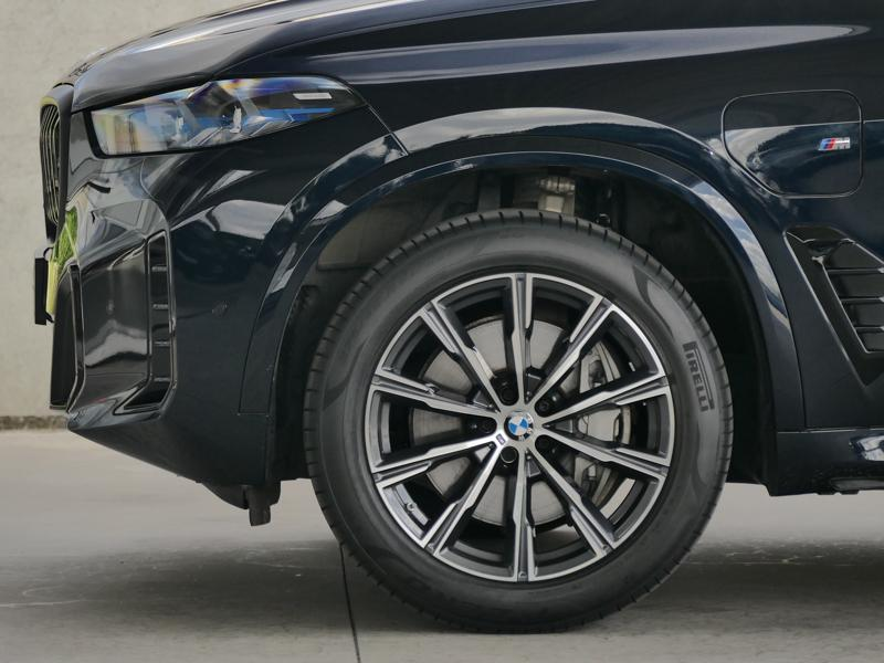 BMW X5 Understated spec. Fully loaded where it matters. — photo 8