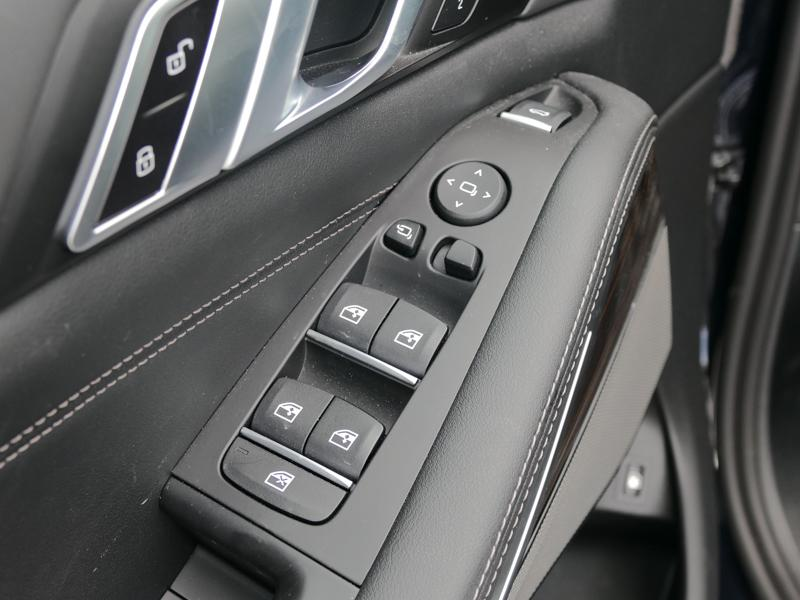 BMW X5 Understated spec. Fully loaded where it matters. — photo 15