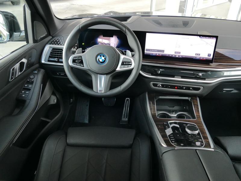 BMW X5 Understated spec. Fully loaded where it matters. — photo 7