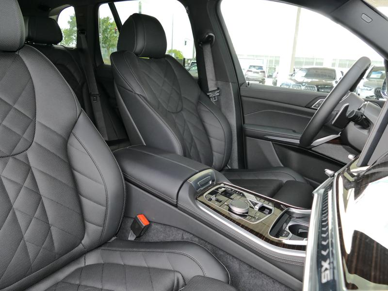BMW X5 Understated spec. Fully loaded where it matters. — photo 13