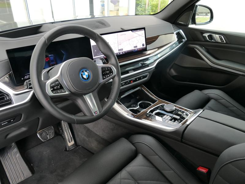 BMW X5 Understated spec. Fully loaded where it matters. — photo 6