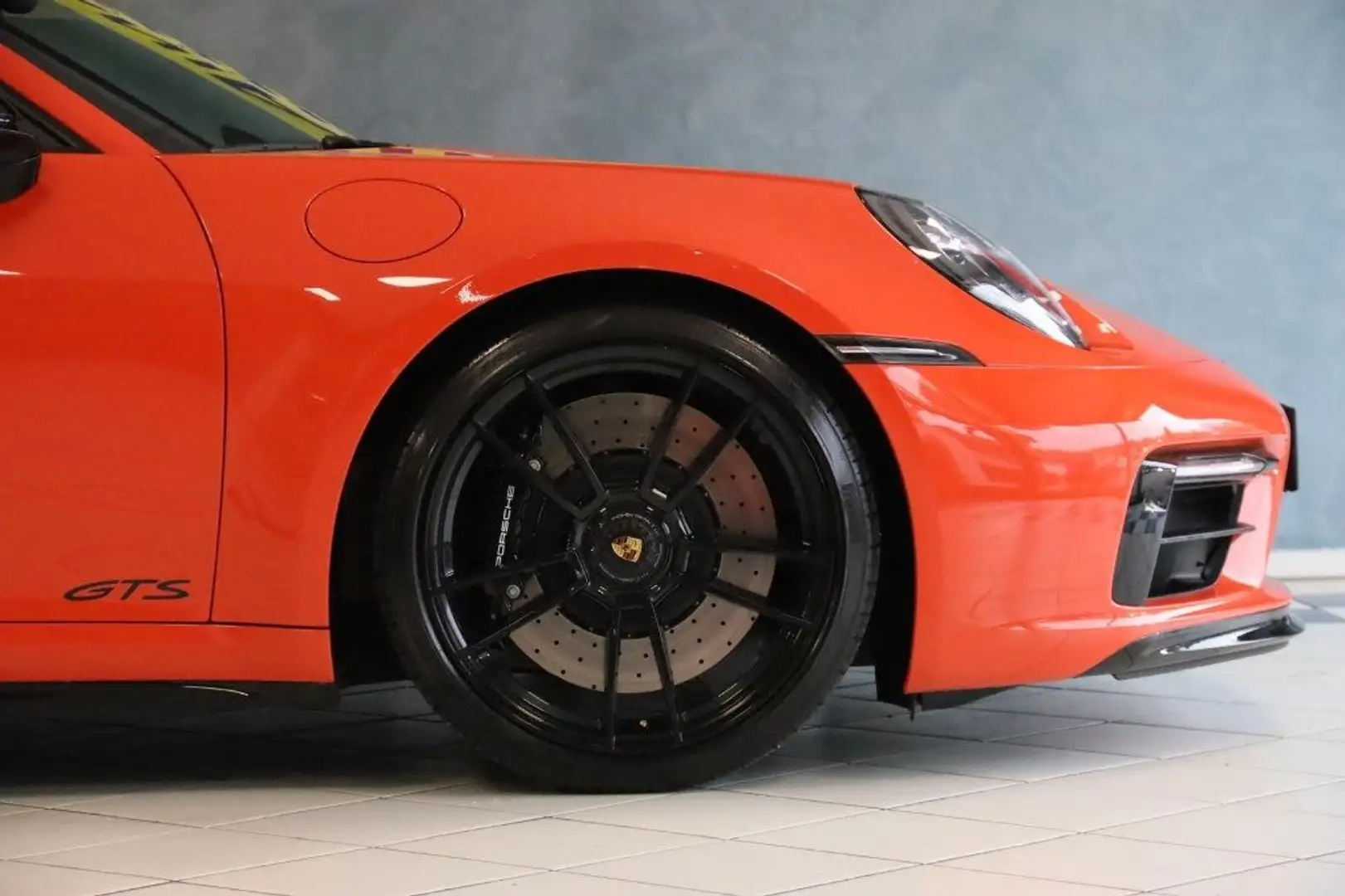 Porsche 911 992 Carrera 4 GTS Orange Lava Naranja - 2