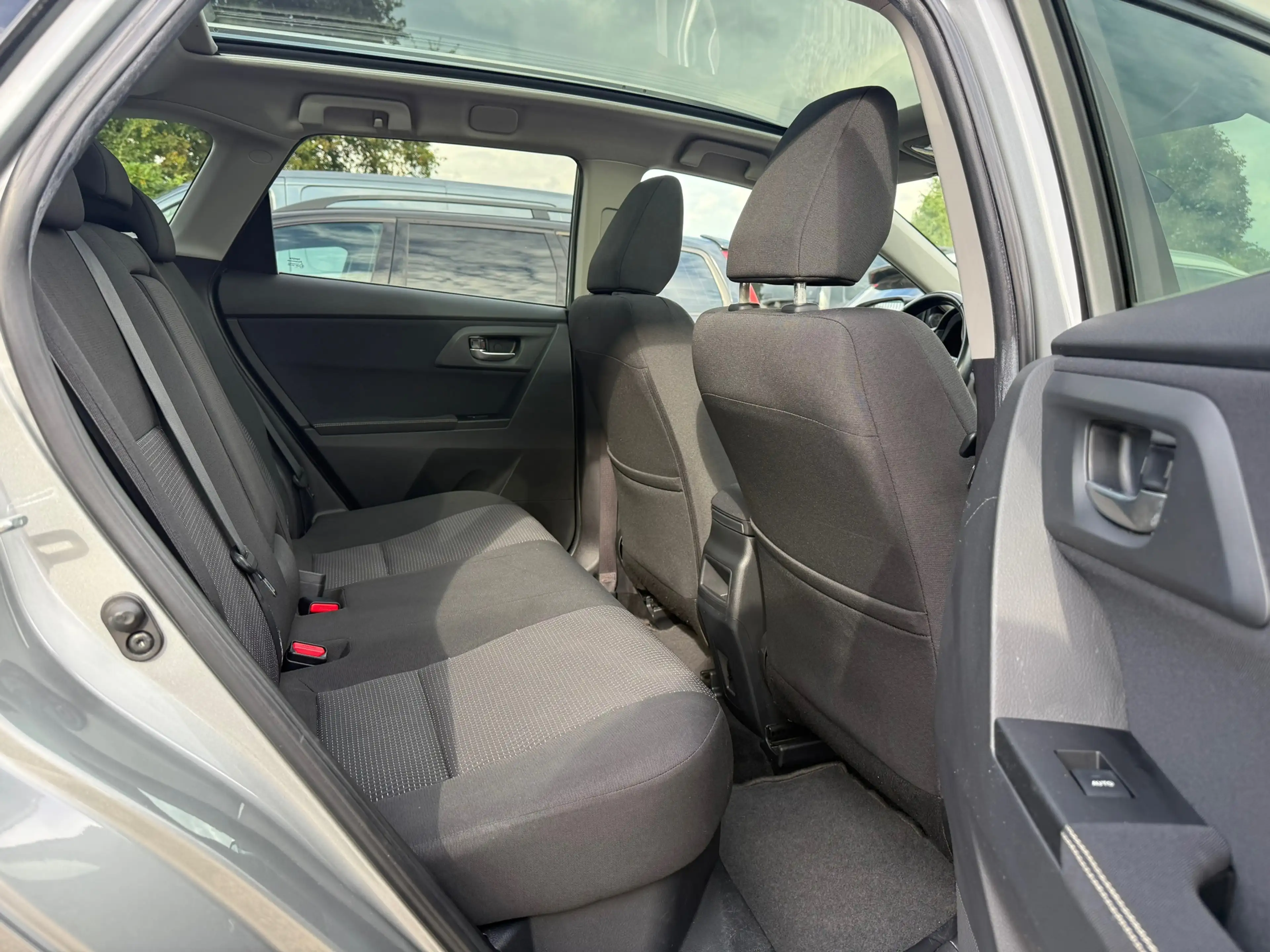 Toyota Auris Touring Sports 1.8 Hybrid Lease+ Pano | Camera | N — photo 9