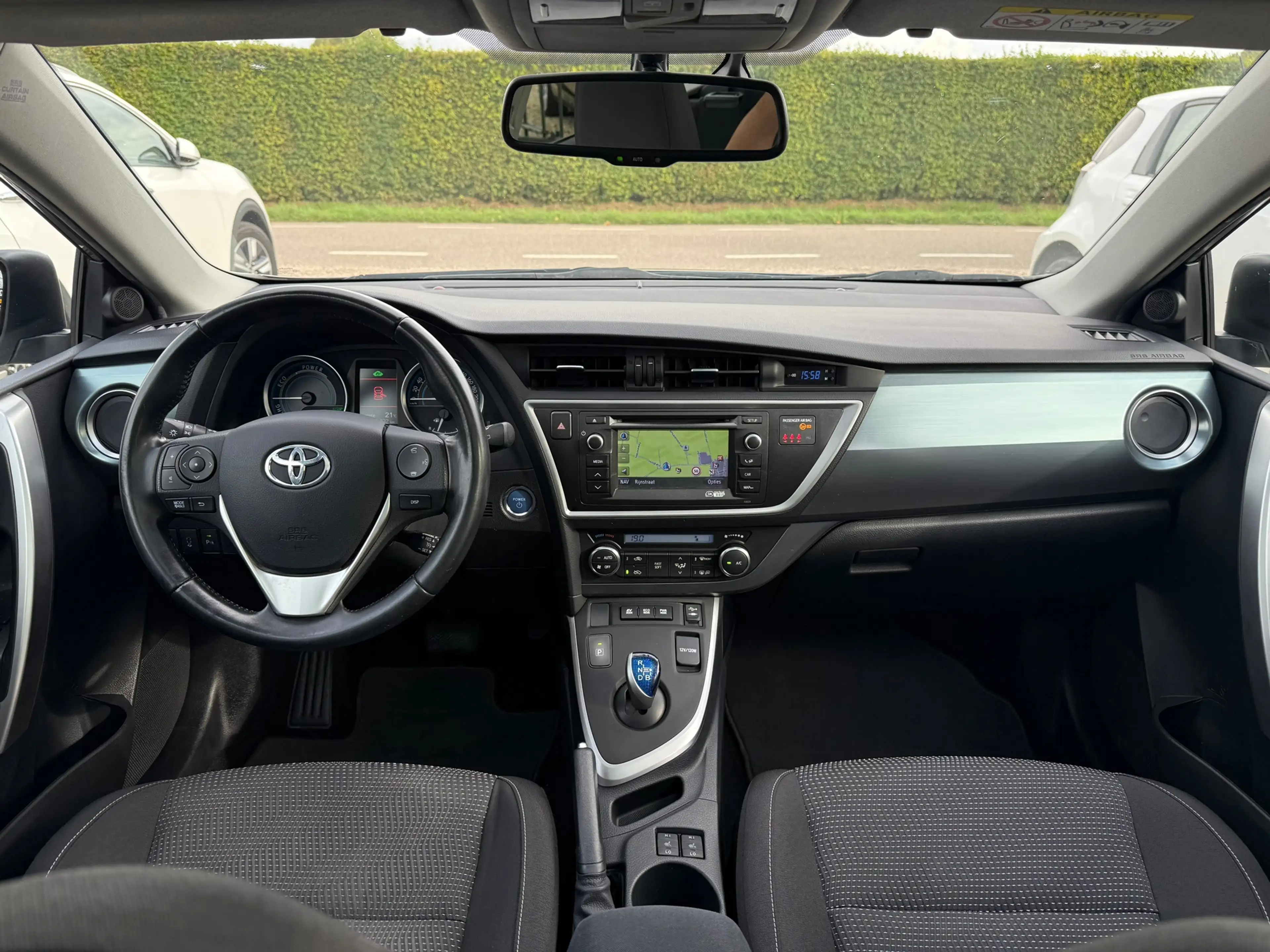 Toyota Auris Touring Sports 1.8 Hybrid Lease+ Pano | Camera | N — photo 6
