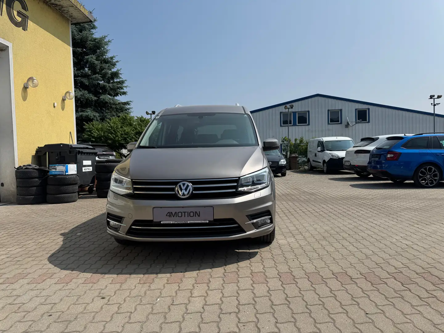 Volkswagen Caddy Kombi Maxi Highline 2,0 TDI 4MOTION 7 Sitze Grau - 1