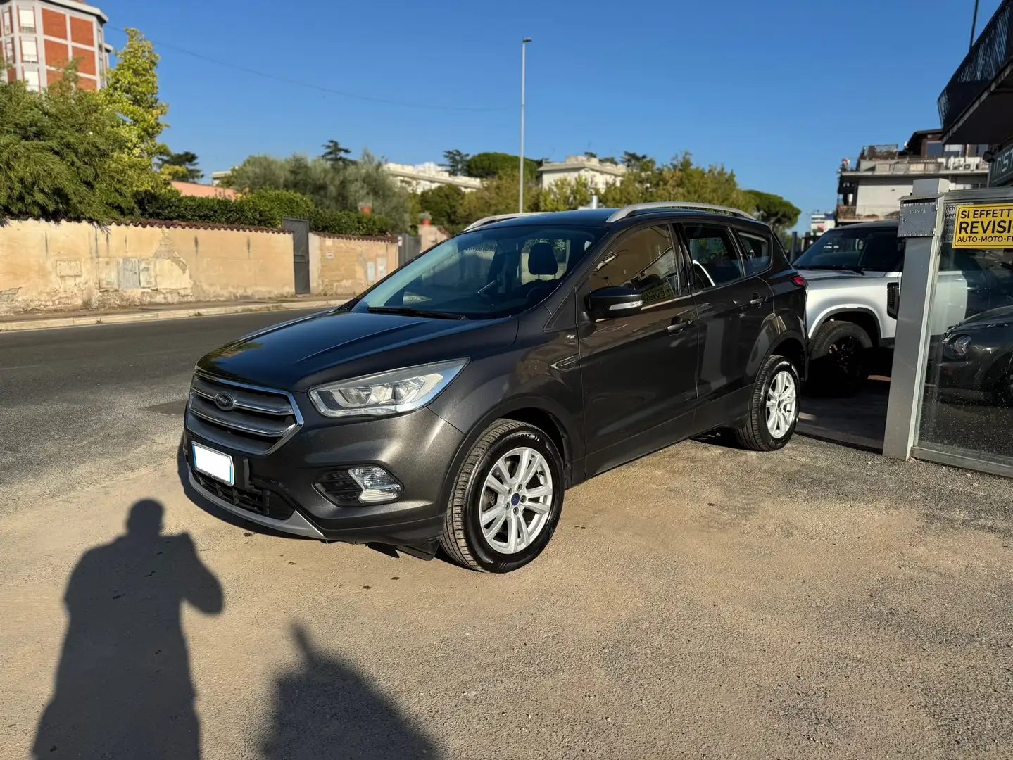 Ford Kuga TDCI 120 CV S&S 2WD Business Grijs - 1