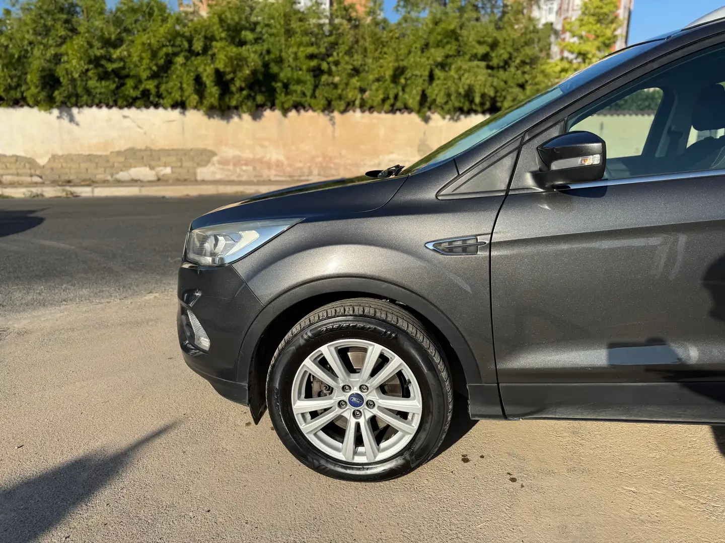 Ford Kuga TDCI 120 CV S&S 2WD Business Grijs - 2