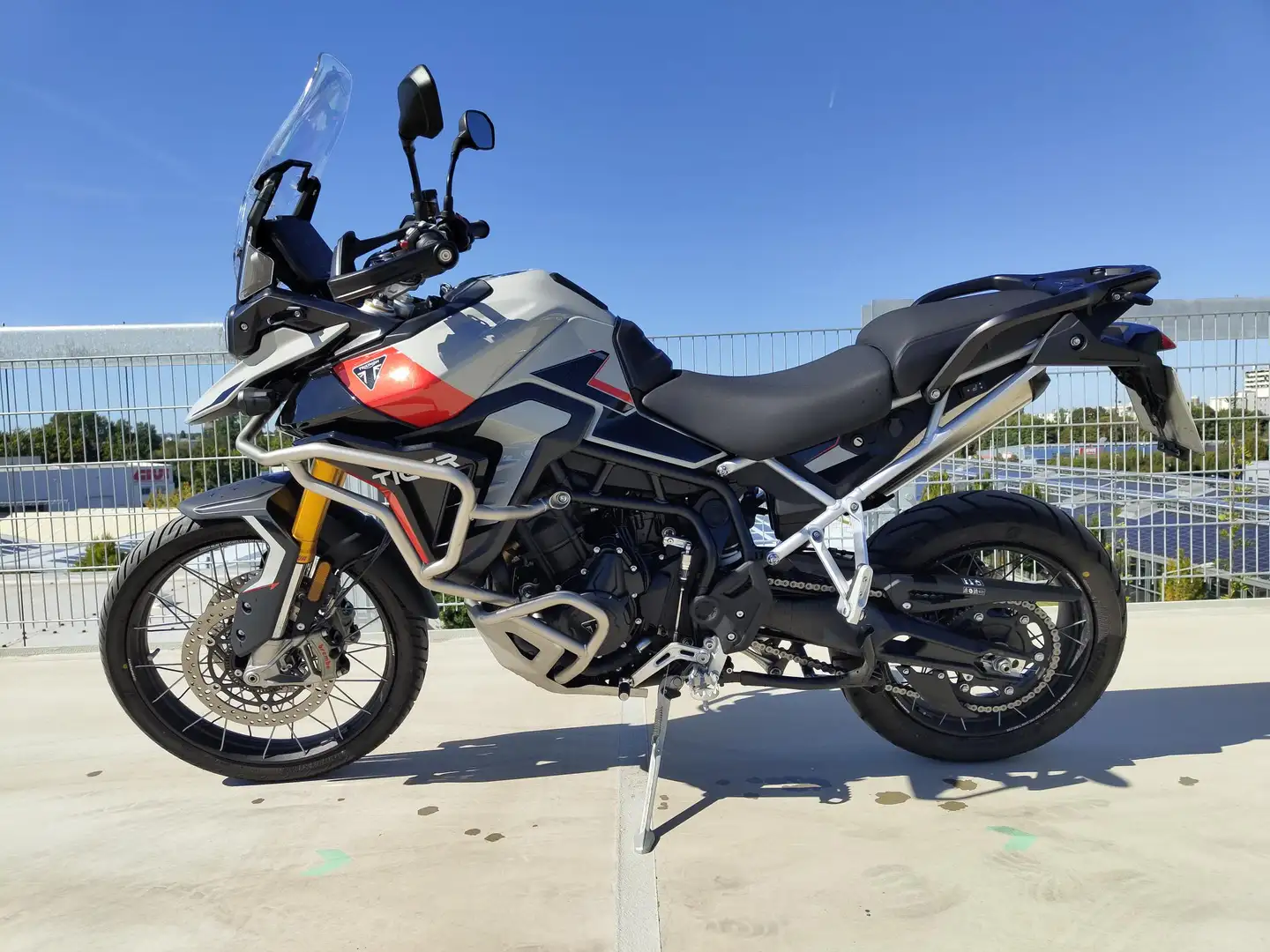 Triumph Tiger 900 Rally Pro, mit Zubehör Grijs - 2