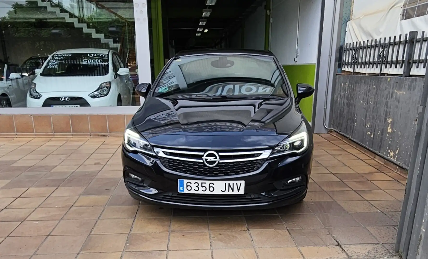 Opel Astra 1.4T S/S Dynamic 125 Zwart - 1