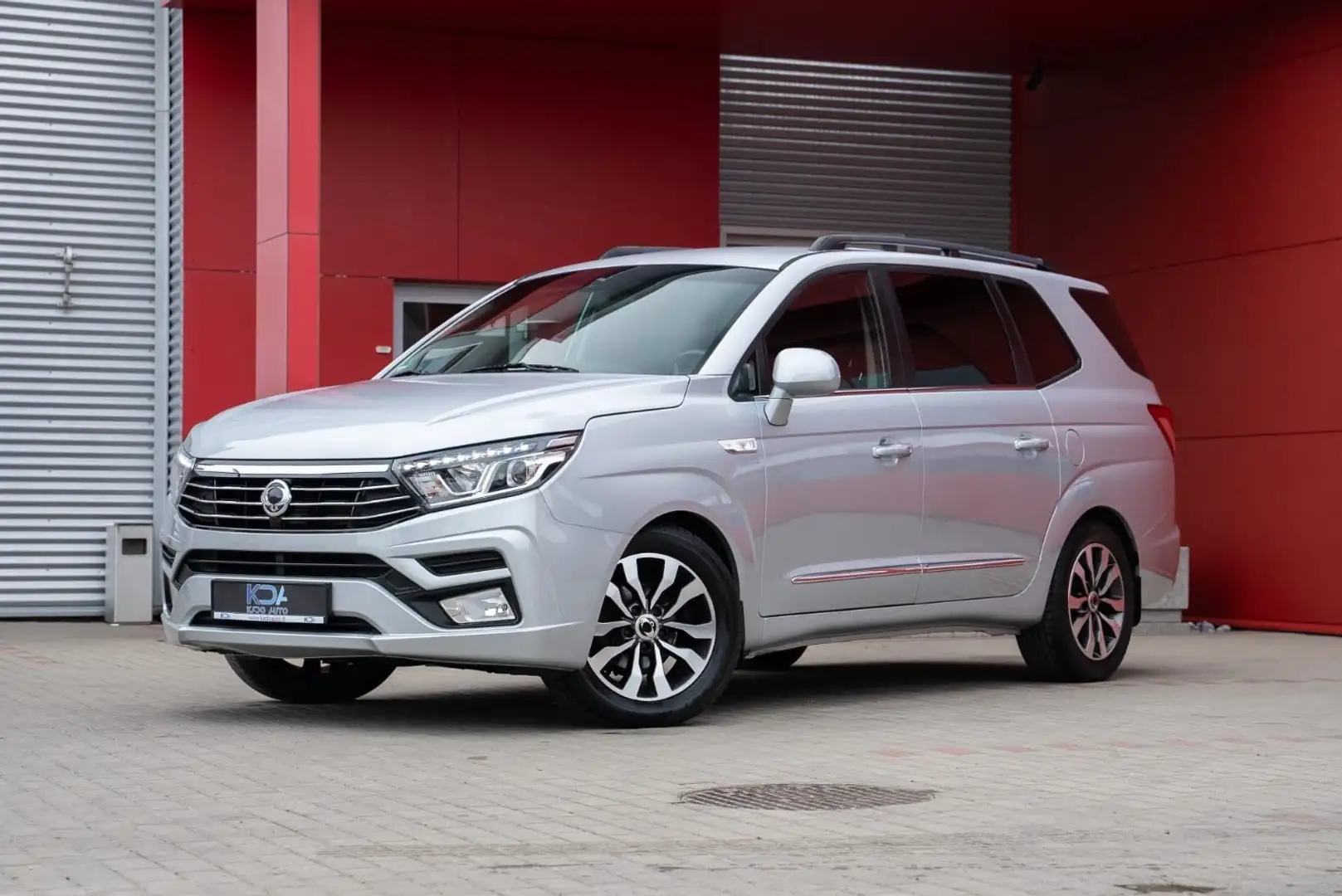 SsangYong Rodius Crystal Plus 2WD/Tempomat/PDC/Model 2019 Stříbrná - 1