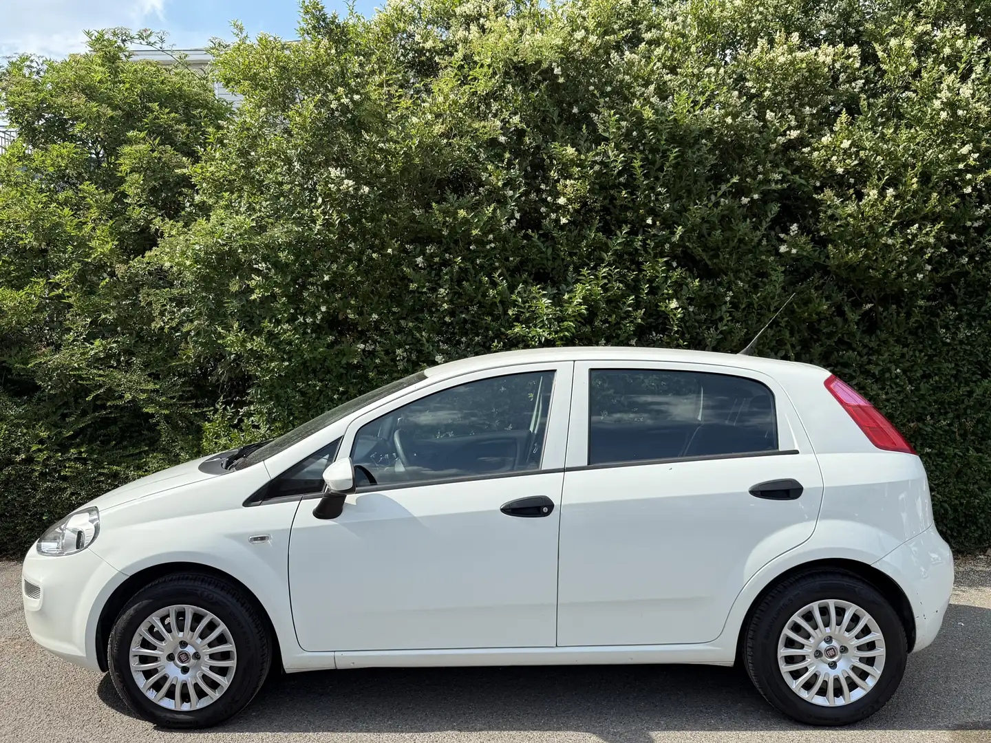 Fiat Punto 1.2i+AIRCO+CARNET COMPLET+5 PORTES+EURO 6B Weiß - 2