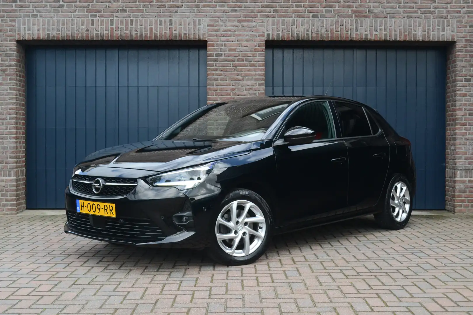 Opel Corsa 1.2 GS Line | Camera | Stoelverwarming | Carplay | Zwart - 1