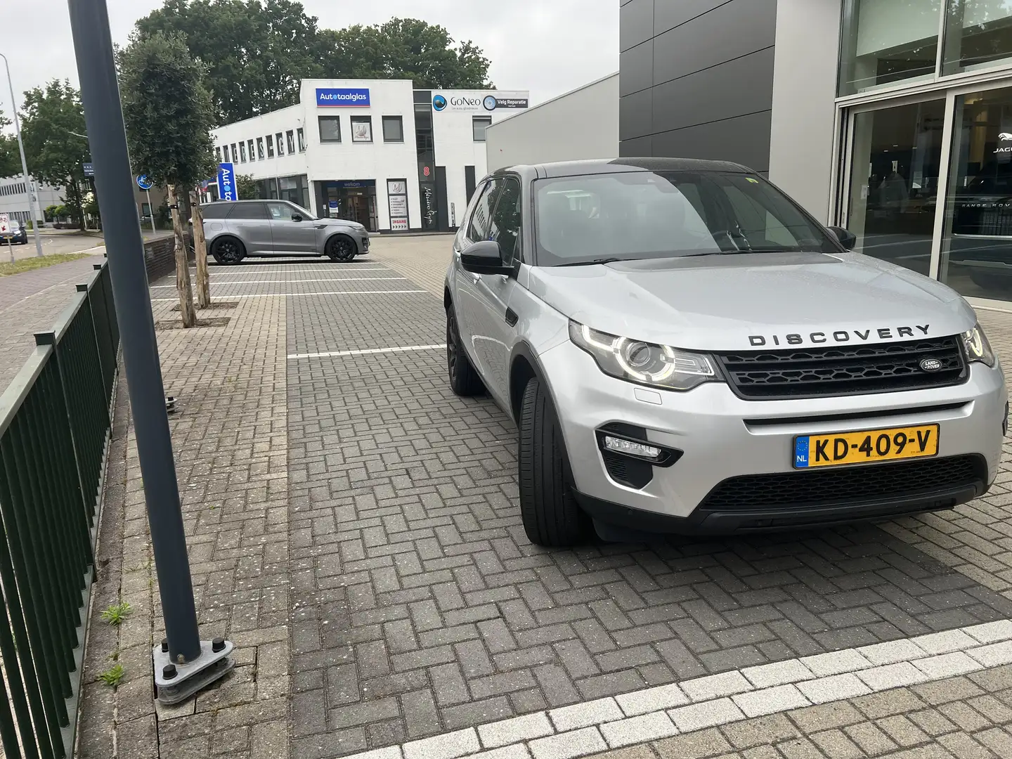 Land Rover Discovery Sport 2.0 TD4 HSE Grijs - 1