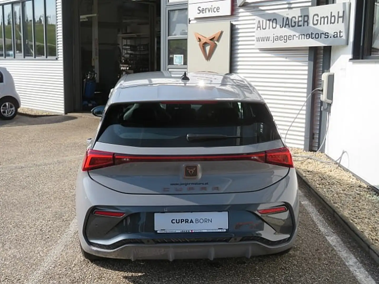CUPRA Born Sitzheizung Parkhilfe VO+HI Grau - 2