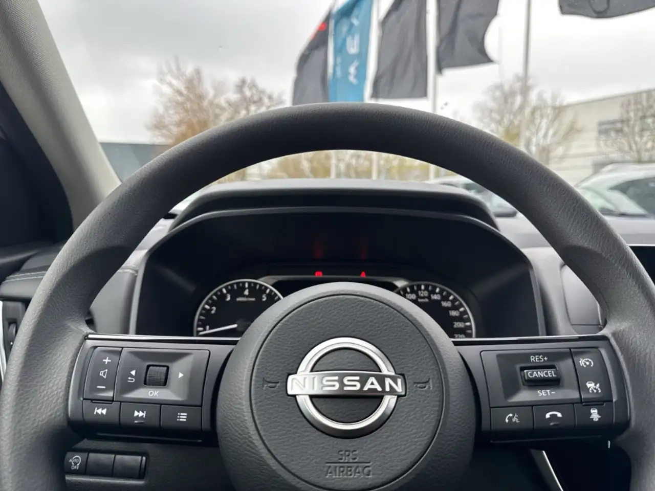 Nissan Qashqai Visia 1.3 DIG-T ACC PDC Totwinkel LED 12
