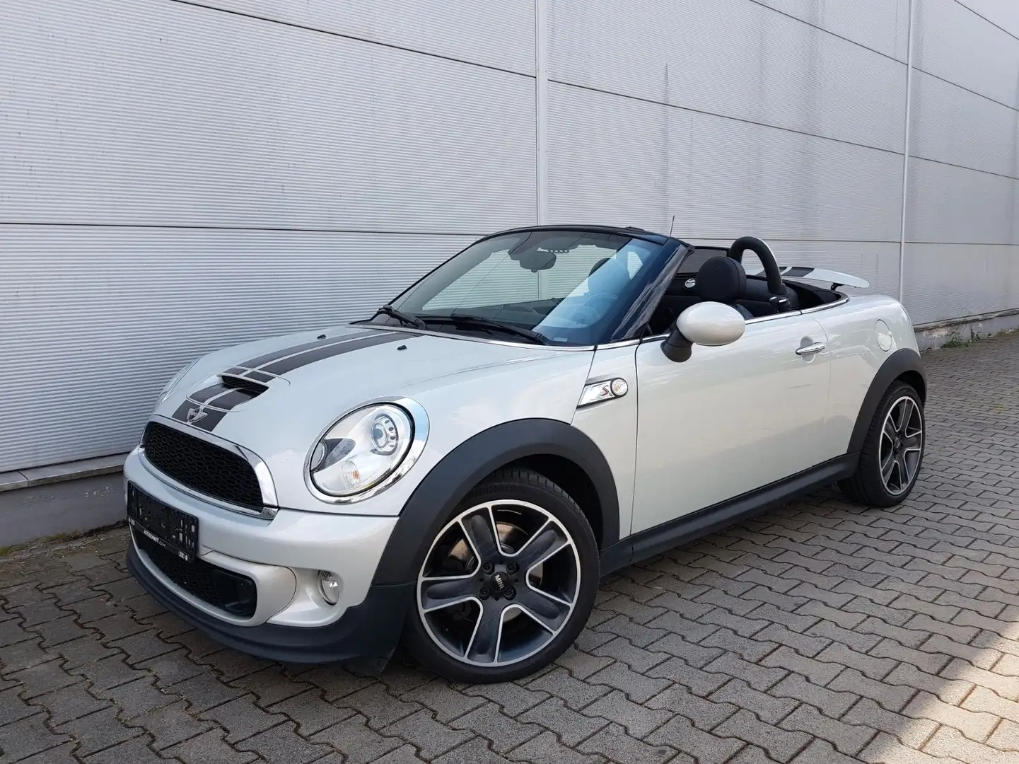 MINI Cooper S Cabrio (Navi/Leder) srebrna - 2