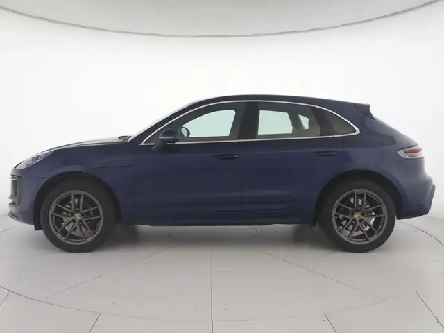 Porsche Macan view 5