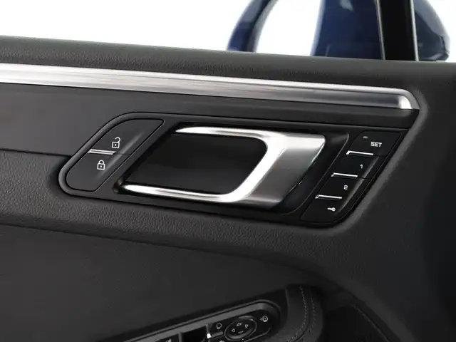 Porsche Macan view 12