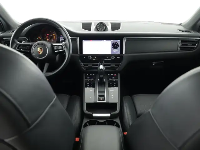 Porsche Macan view 14