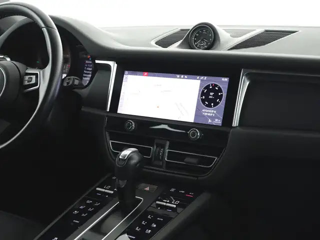 Porsche Macan view 8