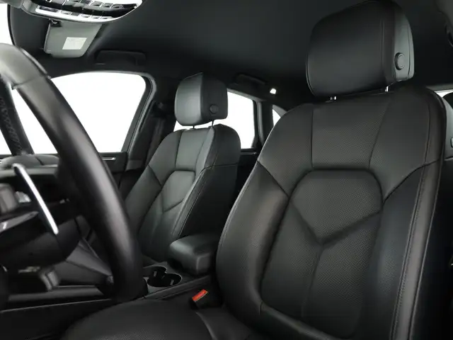 Porsche Macan view 10
