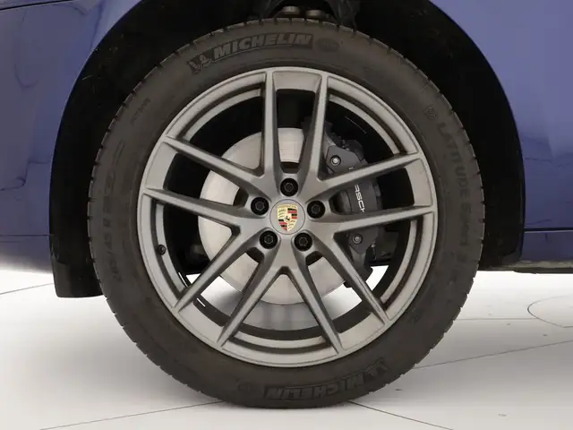 Porsche Macan view 6