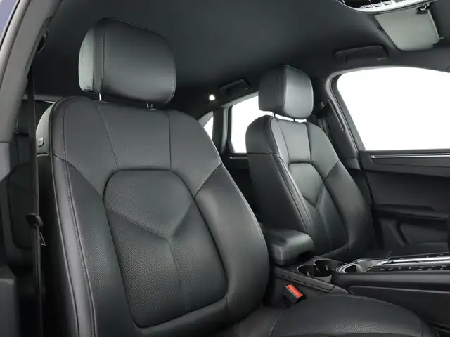 Porsche Macan view 9