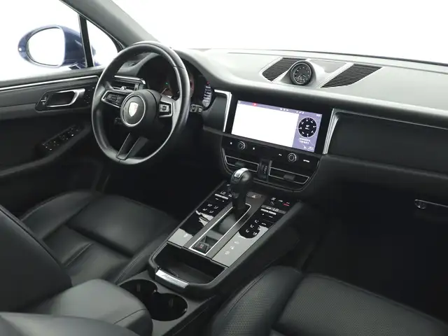 Porsche Macan view 7