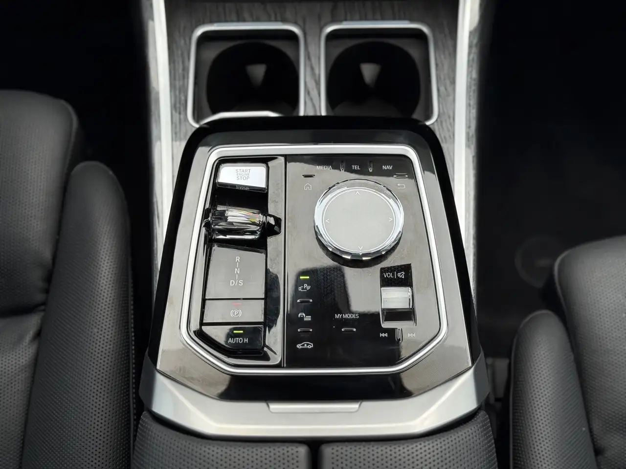 BMW 7 Series снимка BMW 7 Series