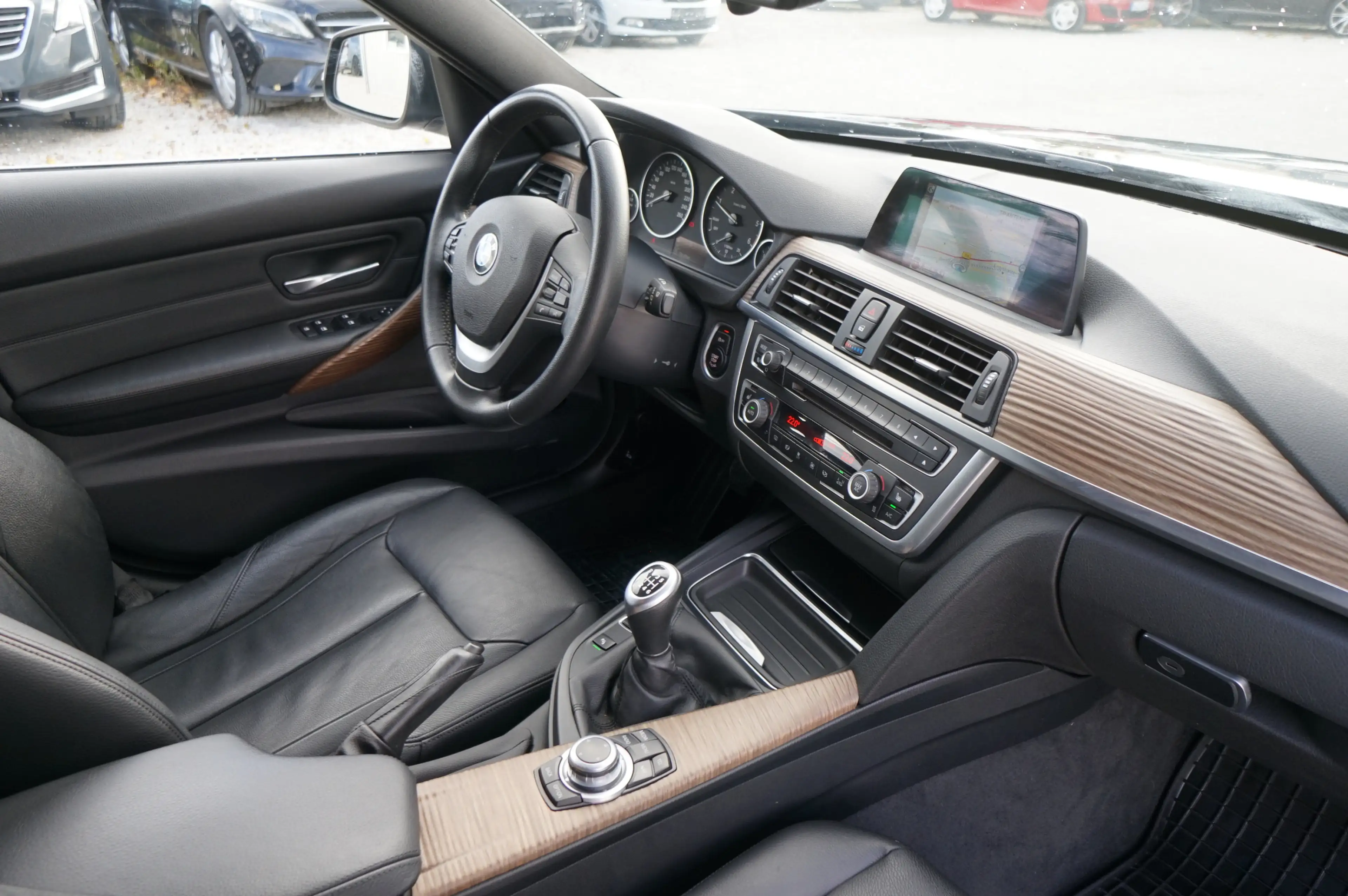 BMW 320 xDrive-Allradsystem| |AHK| |Leder| |Xenon| — photo 9