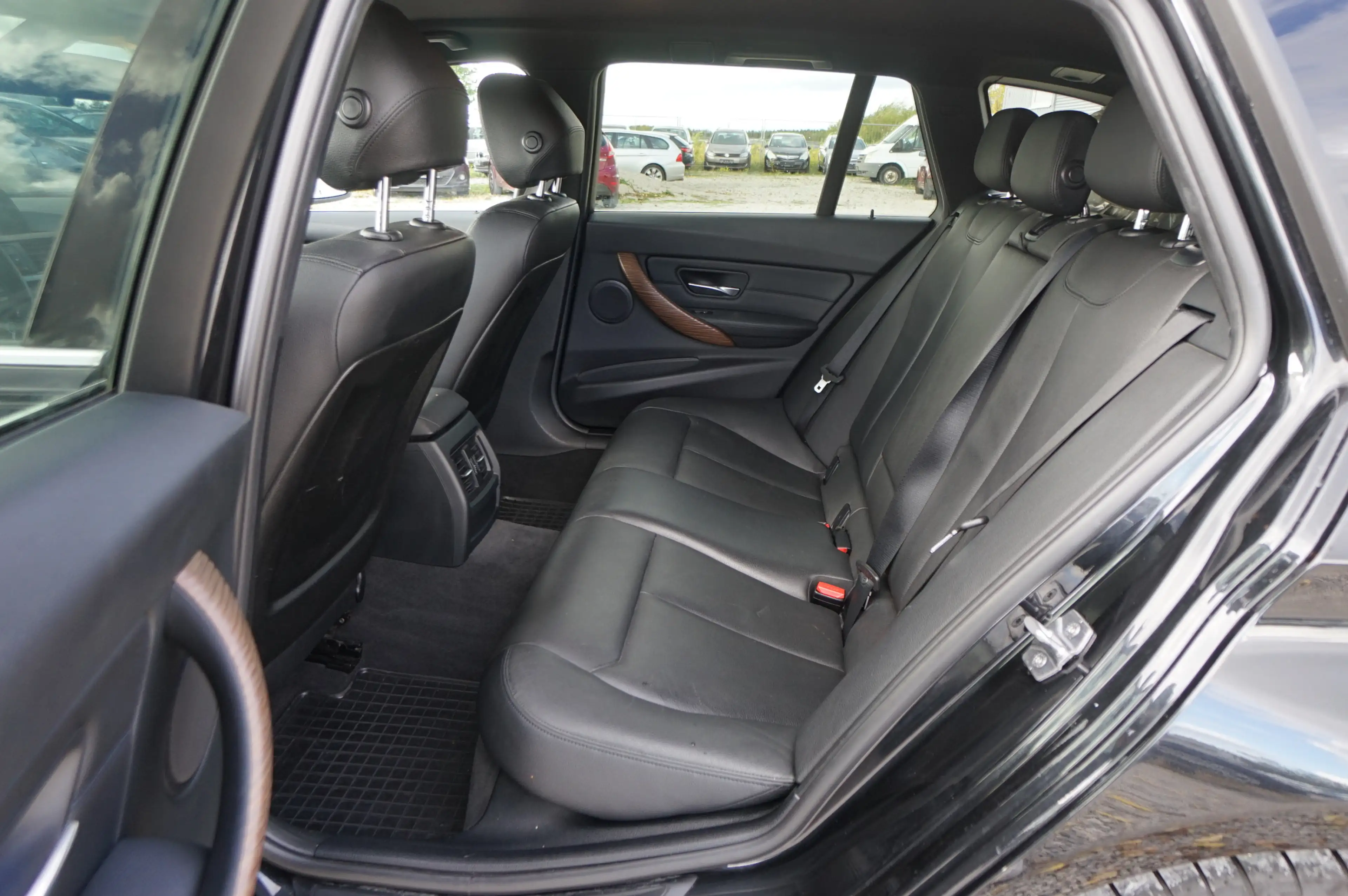 BMW 320 xDrive-Allradsystem| |AHK| |Leder| |Xenon| — photo 12
