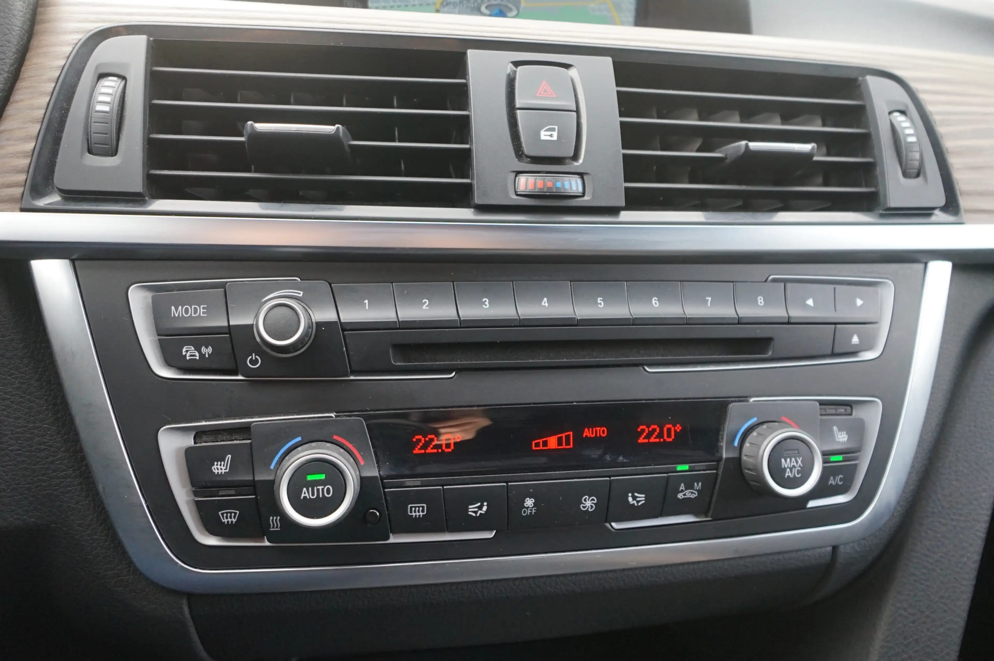 BMW 320 xDrive-Allradsystem| |AHK| |Leder| |Xenon| — photo 10