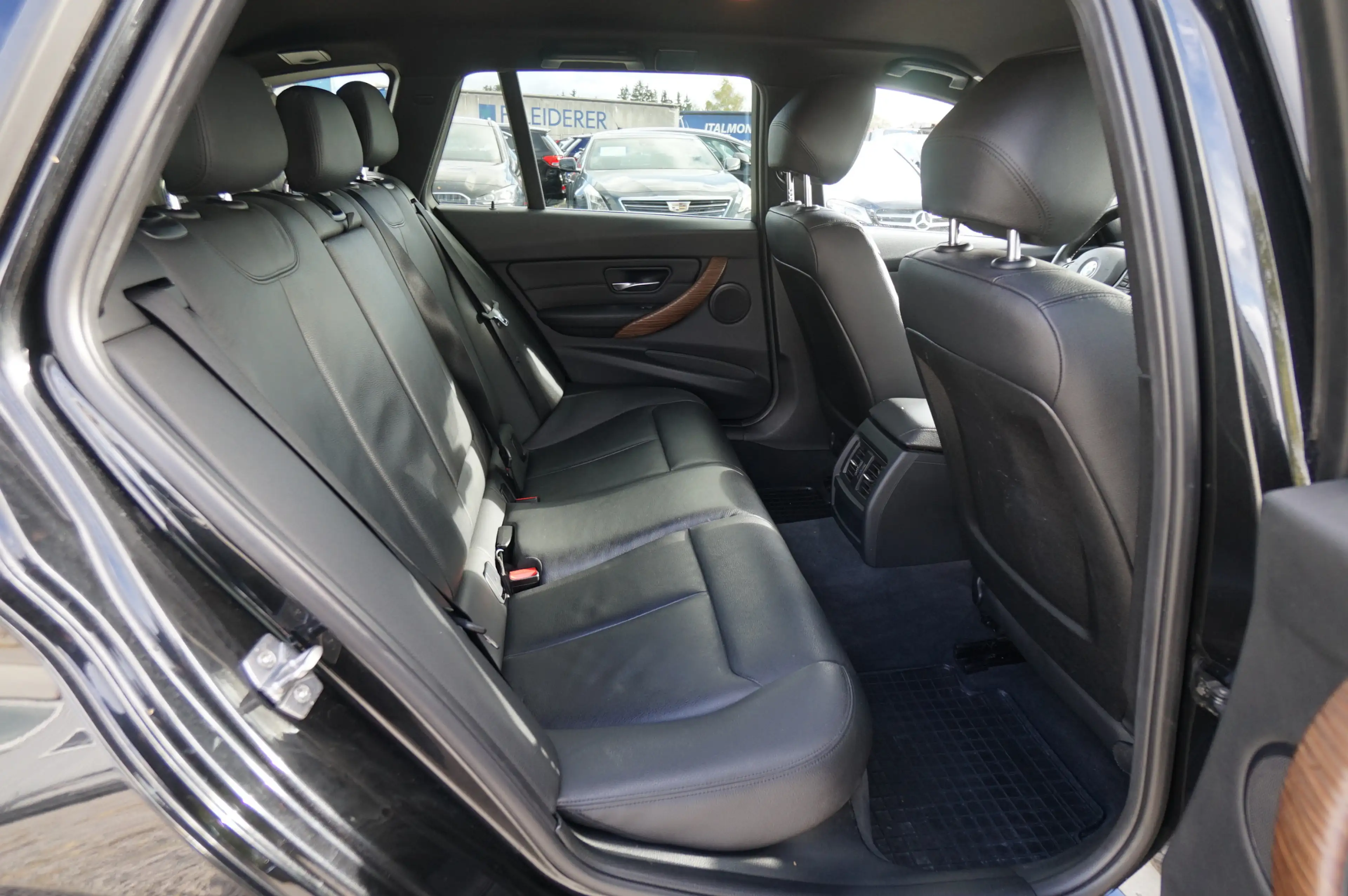 BMW 320 xDrive-Allradsystem| |AHK| |Leder| |Xenon| — photo 13