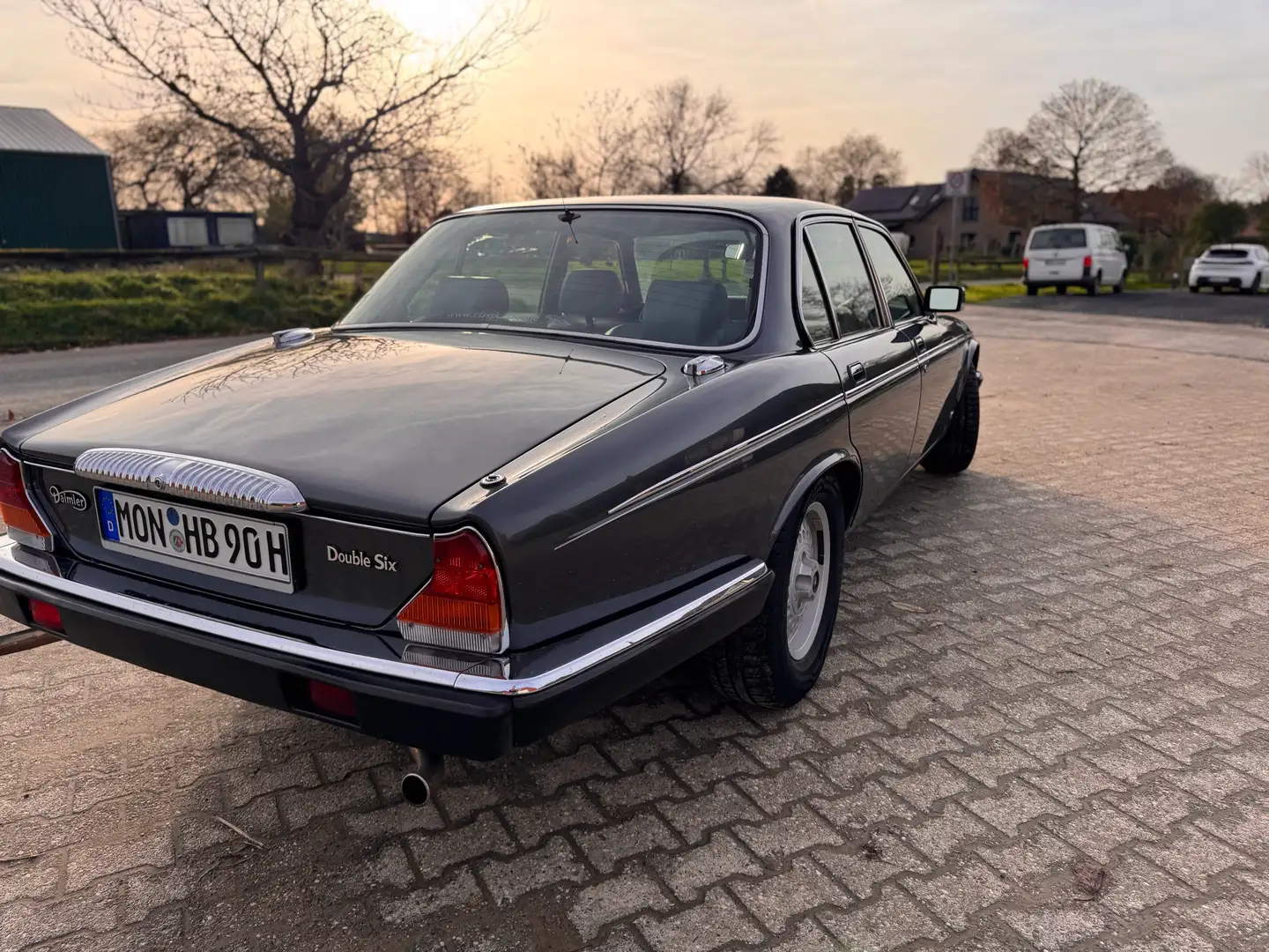Daimler Double Six XJ12 Gris - 2